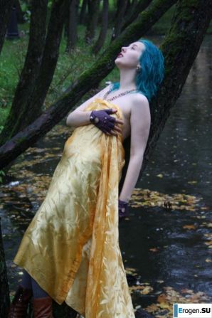 Eve in the park. Thumb 15