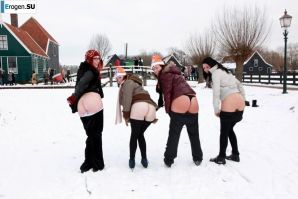 Dutch nudists in winter. Part 2. Thumb 16