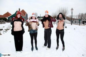 Dutch nudists in winter. Part 2. Thumb 17