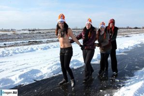 Dutch nudists in winter. Part 2. Thumb 32