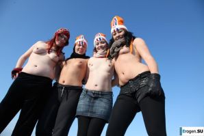 Dutch nudists in winter. Part 3. Thumb 15