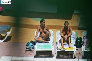 Girls sunbathe topless near the pool. Part 2. Thumb 33