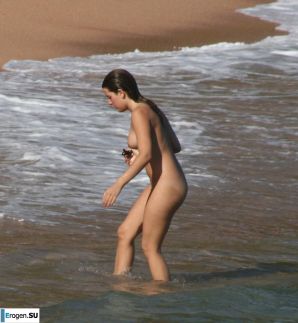 And again, hippies. Now on the beach. Part 4. Thumb 25