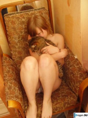 A beautiful girl takes a picture of herself. Thumb 9