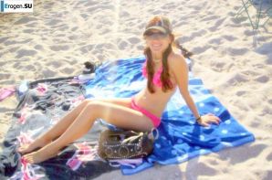 A beautiful Bulgarian poses at home and on the beach. Thumb 8