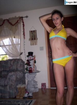 A beautiful Bulgarian posing at home and on the beach. Part 3. Thumb 34