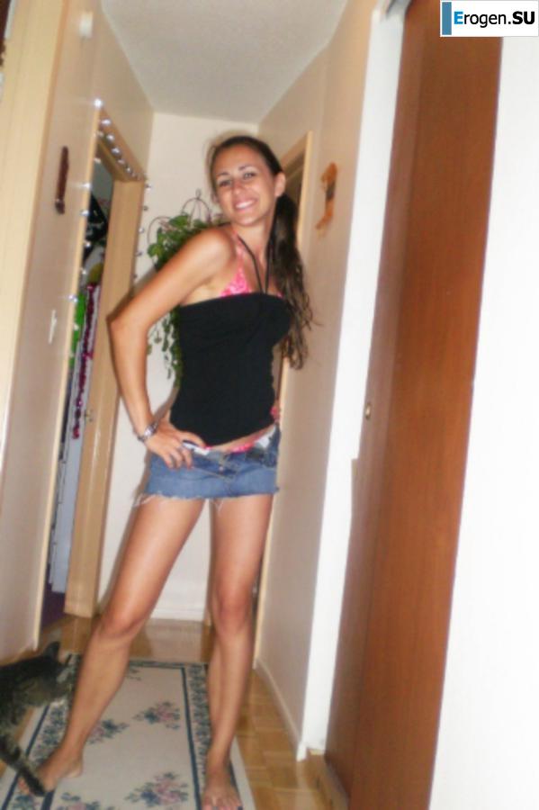 Beautiful Bulgarian posing at home and on the beach. Part 4. Photo 35