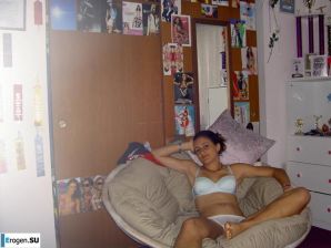A beautiful Bulgarian posing at home and on the beach. Part 5. Thumb 17