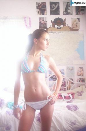 A beautiful Bulgarian posing at home and on the beach. Part 5. Thumb 31