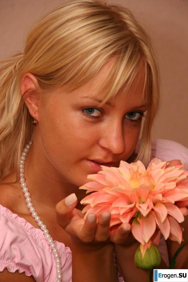 Young Beauty. Photo 3