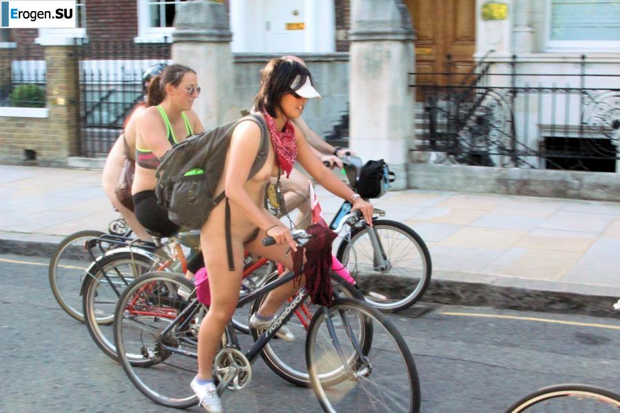 Naked bike rides. Photo 4