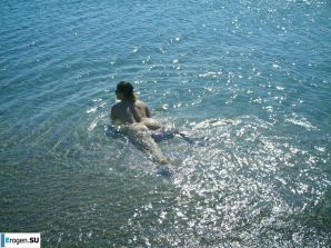 Posing at the sea. Thumb 12