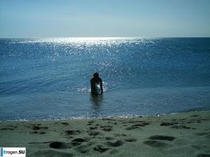 Posing at the sea. Thumb 9