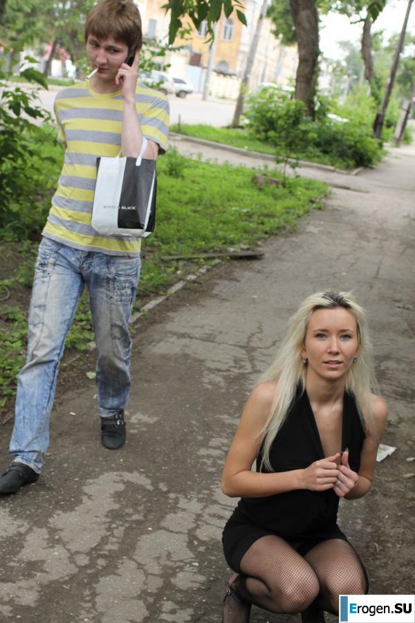 Nastya from Samara walks around the city and shows herself. Part 2. Photo 22