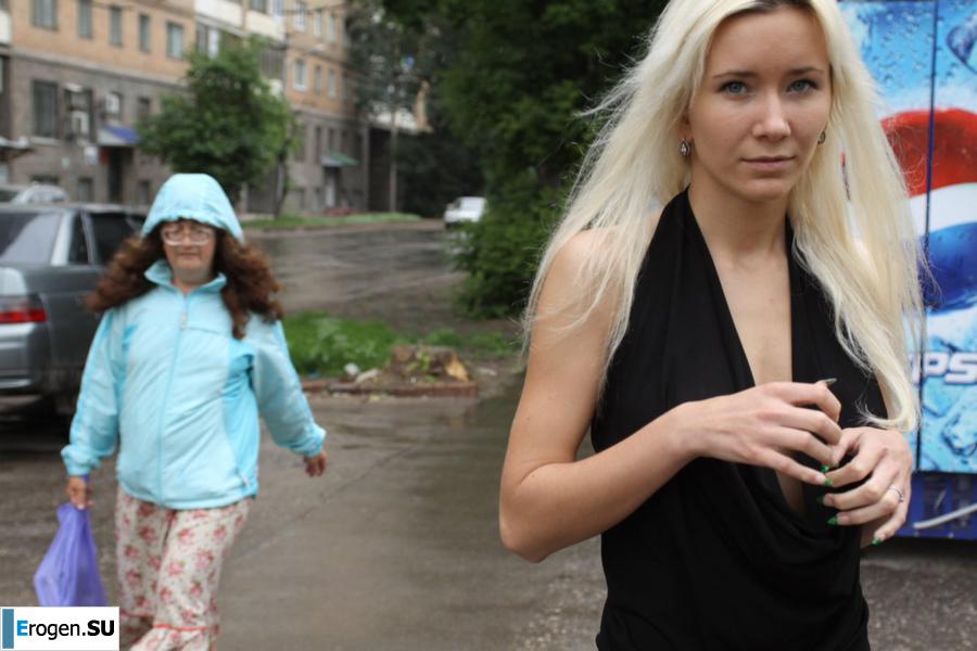 Nastya from Samara walks around the city and shows herself. Part 2. Photo 35