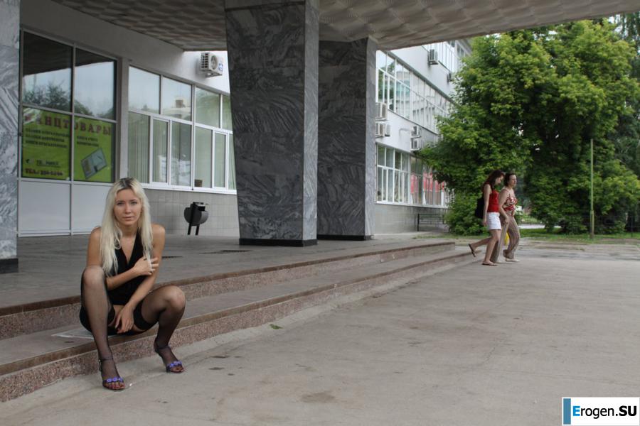 Nastya from Samara walks around the city and shows herself. Part 5. Photo 34