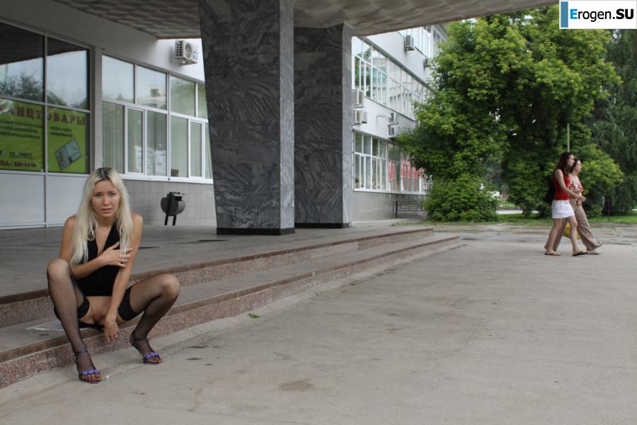 Nastya from Samara walks around the city and shows herself. Part 5. Photo 35