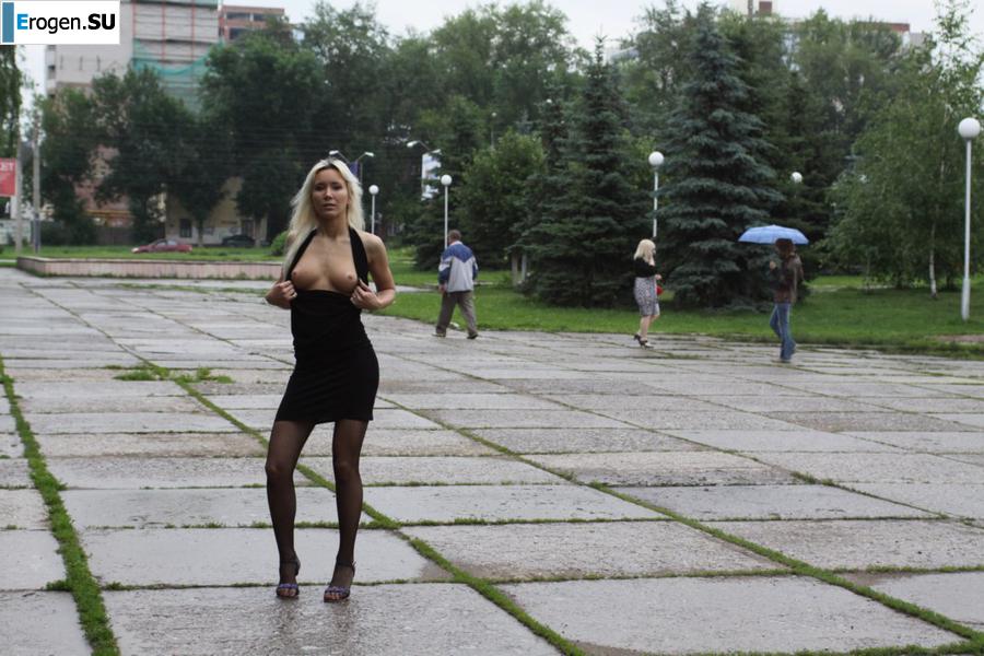Nastya from Samara walks around the city and shows herself. Part 5. Photo 36