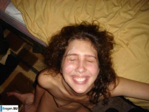 Smiling brunette with everlasting nipples. Thumb 23