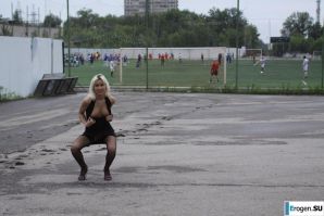 Nastya from Samara walks around the city and shows herself. Part 12. Thumb 5
