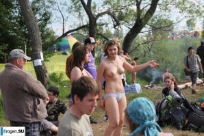 Фото со слета хиппи. Эскиз 26