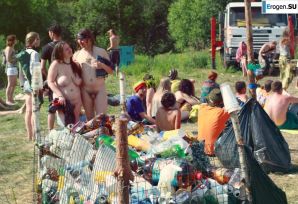 Фото со слета хиппи. Эскиз 34