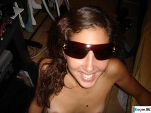 Smiling brunette with everlasting nipples. Part 2. Thumb 19