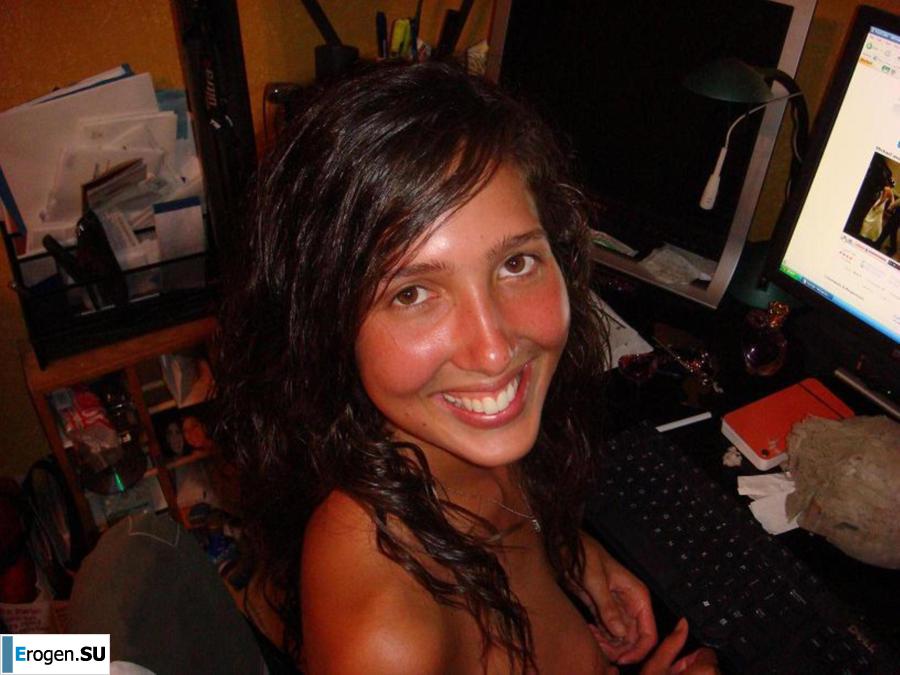Smiling brunette with everlasting nipples. Part 3. Photo 37