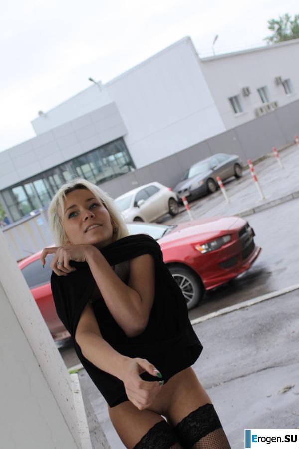 Nastya from Samara walks around the city and shows herself. Part 18. Photo 12