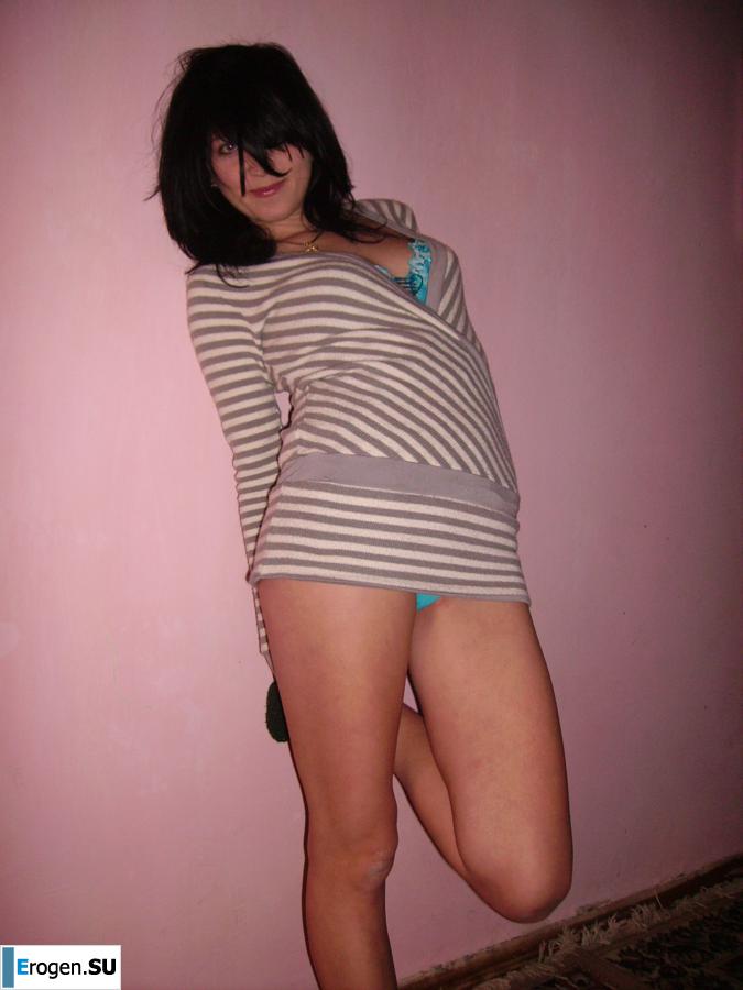 Ukrainian brunette with pimple booty. Part 5. Slide 3
