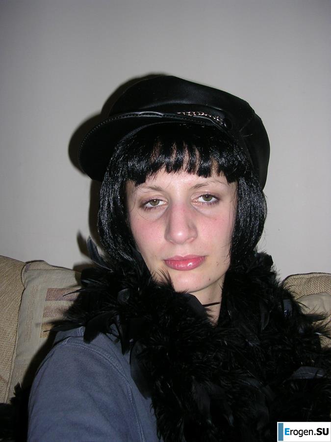 A drunken lady poses and copulates. Photo 8