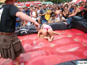 Women's Show Wrestling. Thumb 23