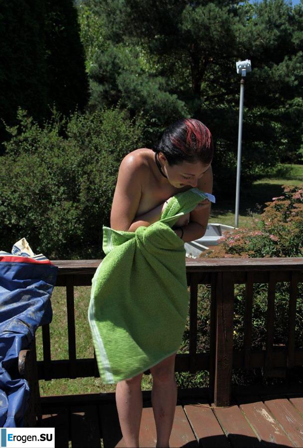 Nudists fell into childhood. Photo 26