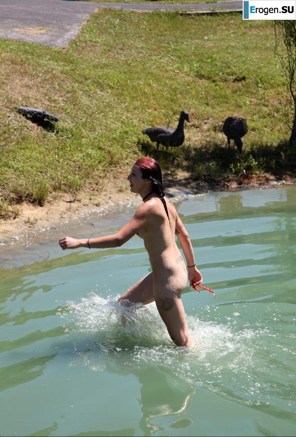 Nudists fell into childhood. Photo 6