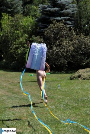 Nudists fell into childhood. Thumb 34
