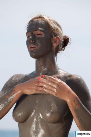 Naked in the Mud. Thumb 7