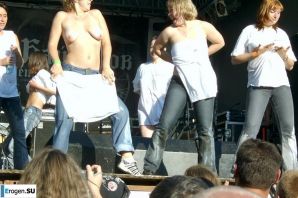 Tits and some pussies at rock concerts. Part 2. Thumb 13