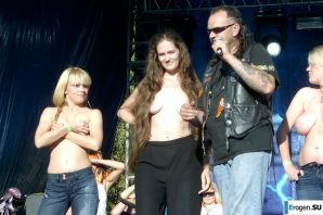 Tits and some pussies at rock concerts. Part 2. Thumb 23