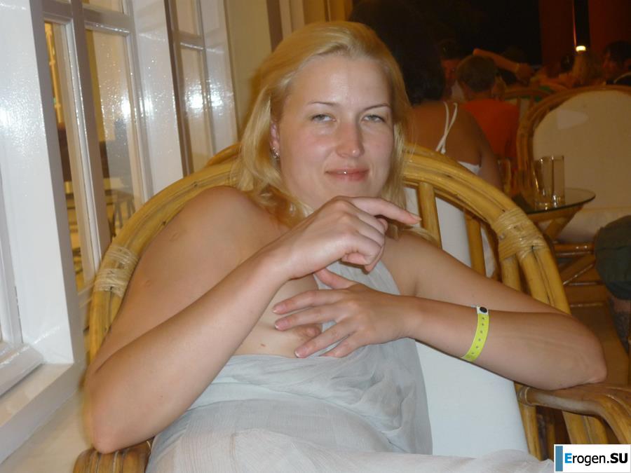 Blonde Exhibitionist without Tits. Part 3. Slide 11