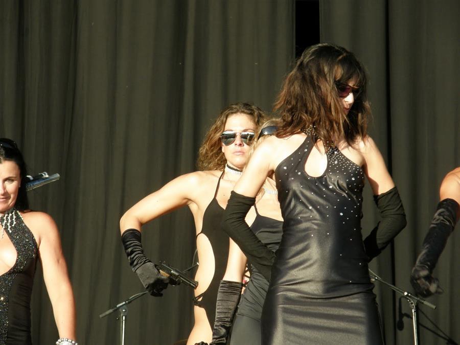 Tits and some pussies at rock concerts. Part 4. Photo 8
