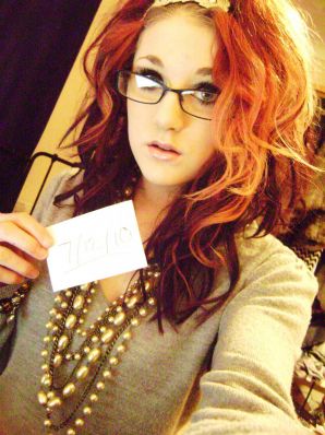 Selfshot сисястой кошечки. Эскиз 1