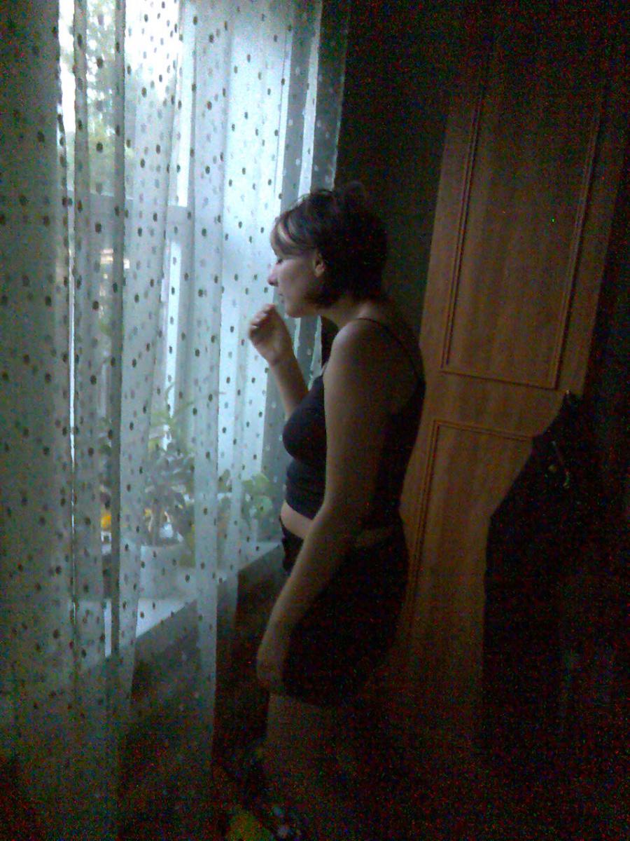 A lover of taking photos of herself on the phone. Part 2. Photo 34