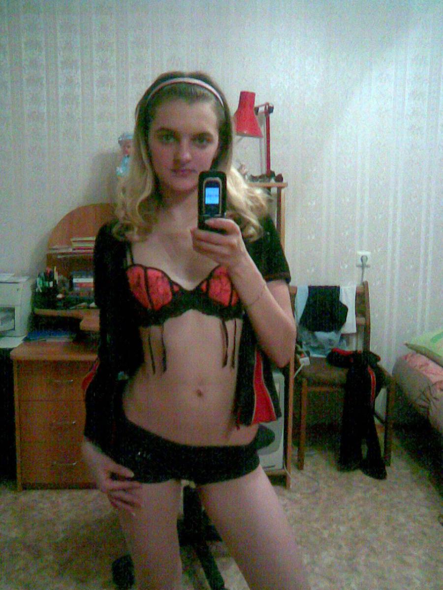 A lover of taking photos of herself on the phone. Part 2. Photo 49