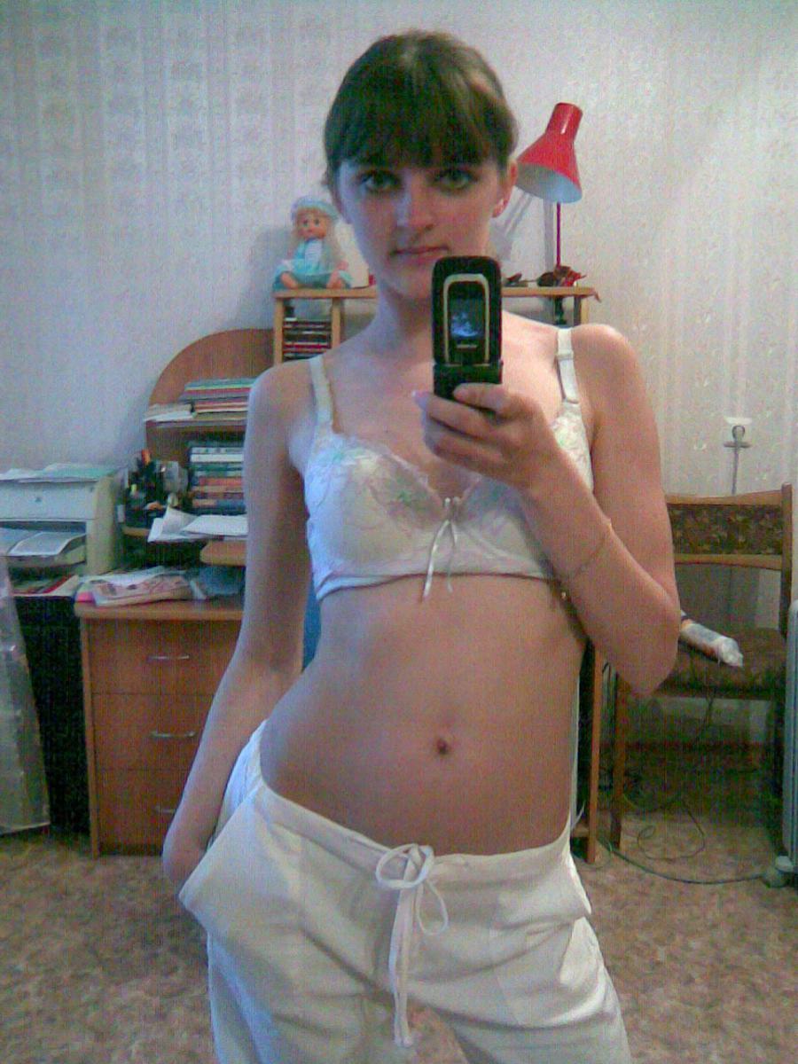 A lover of taking photos of herself on the phone. Part 2. Photo 9