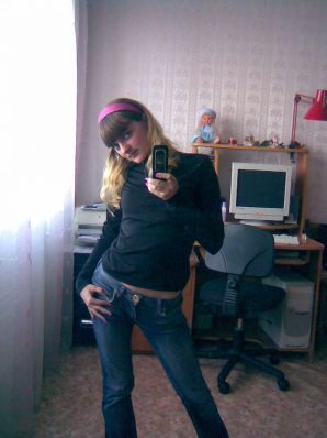 A lover of taking photos of herself on the phone. Part 2. Thumb 43