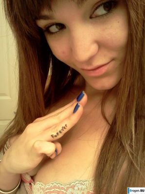 Busty Selfies. Thumb 25