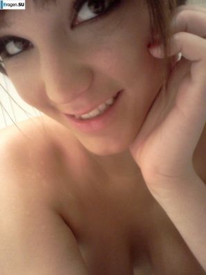 Busty Selfies. Thumb 28