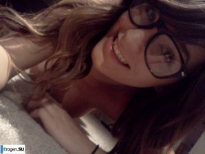 Busty self-shot. Part 2. Thumb 21