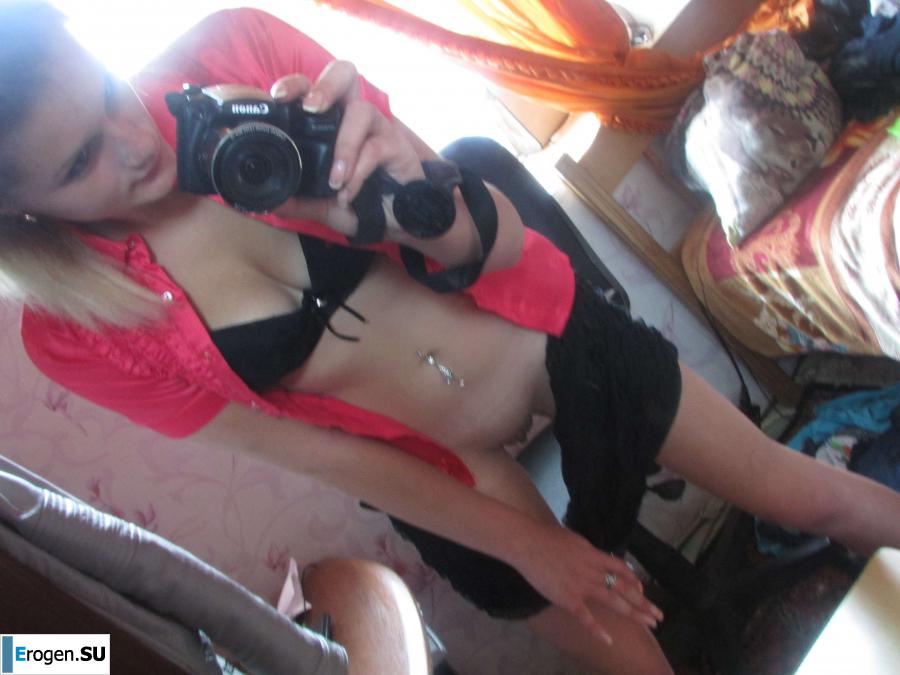 The girl loves to photograph her pussy. Photo 34