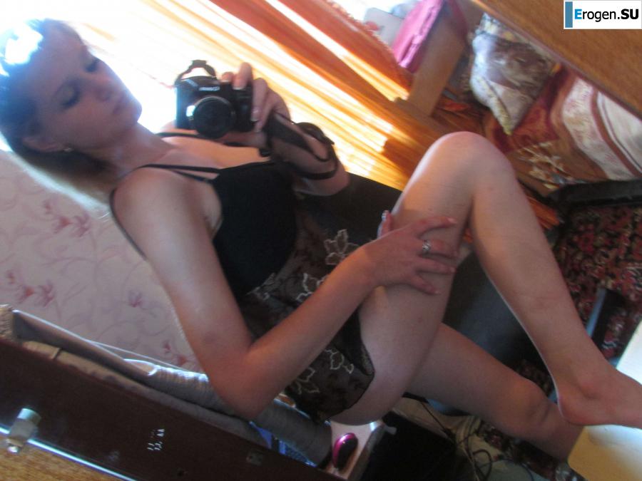 The girl loves to photograph her pussy. Photo 6